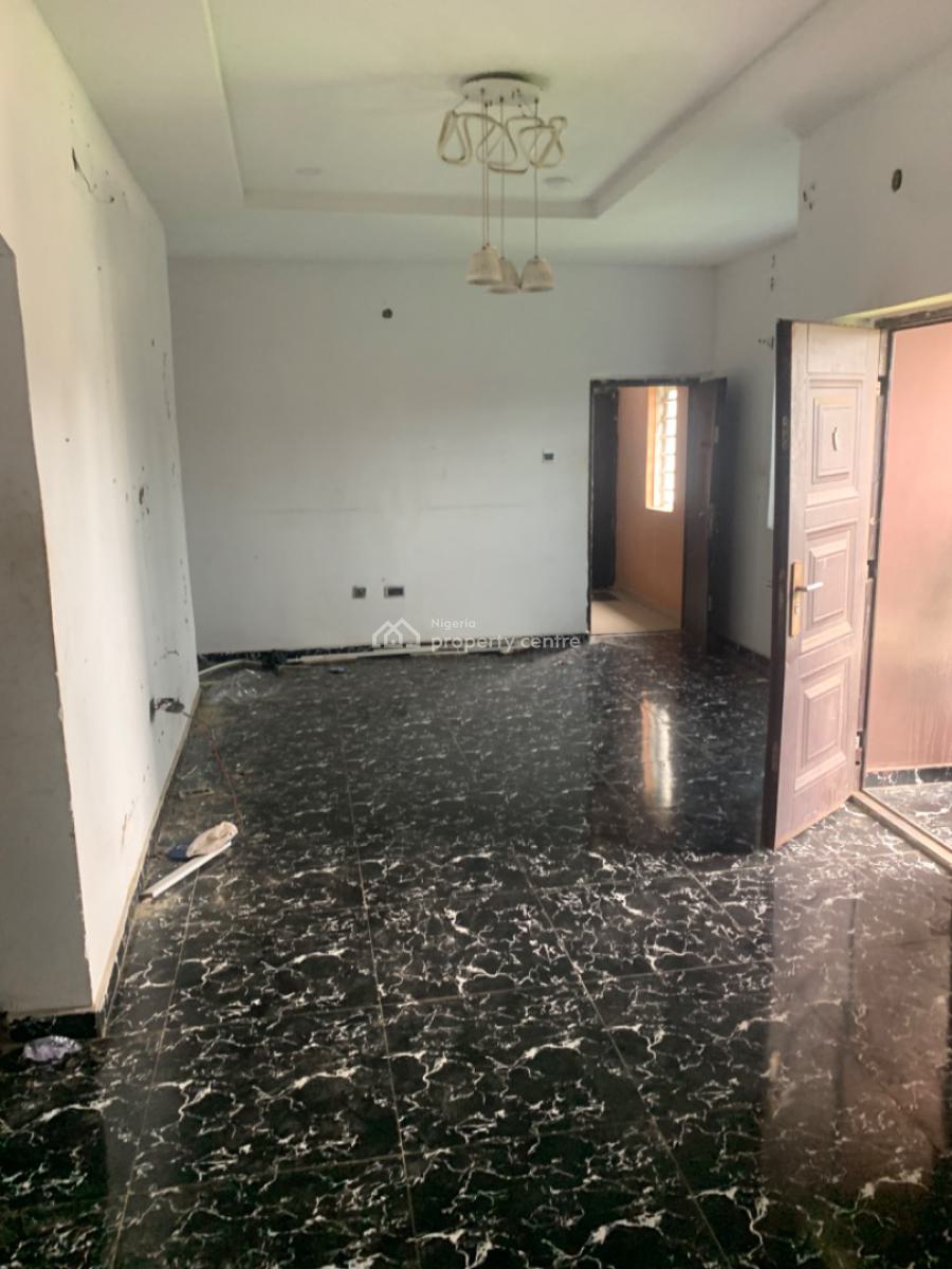 Luxury 2bedroom Flat Upstairs, Mobil Road Ilaje, Ajah, Lagos, Flat / Apartment for Rent