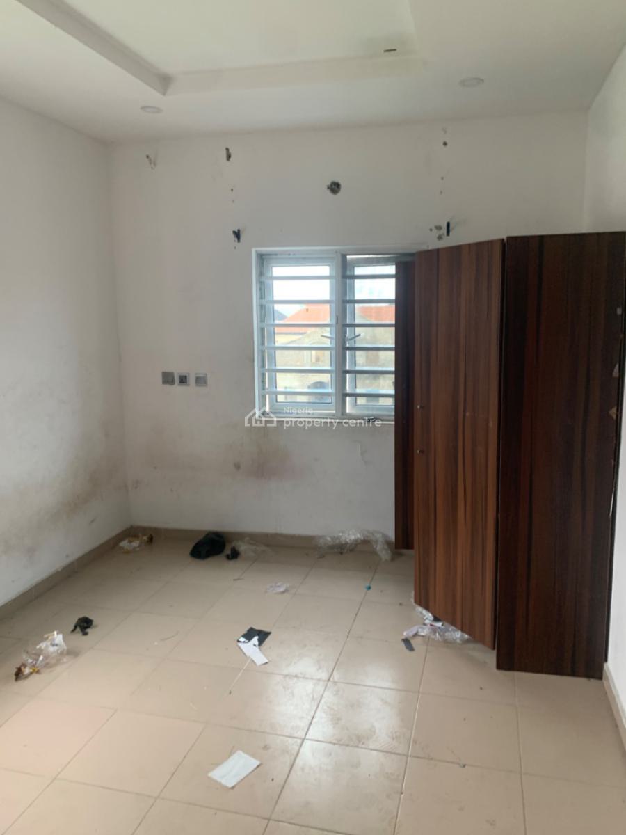 Luxury 2bedroom Flat Upstairs, Mobil Road Ilaje, Ajah, Lagos, Flat / Apartment for Rent
