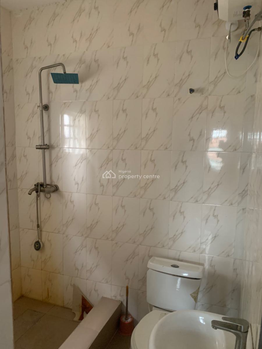 Luxury 2bedroom Flat Upstairs, Mobil Road Ilaje, Ajah, Lagos, Flat / Apartment for Rent