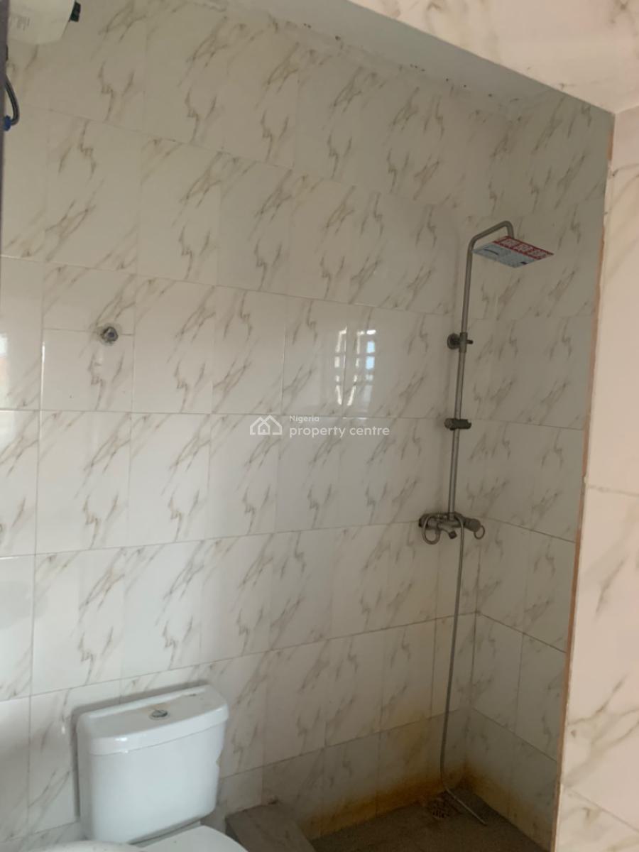 Luxury 2bedroom Flat Upstairs, Mobil Road Ilaje, Ajah, Lagos, Flat / Apartment for Rent
