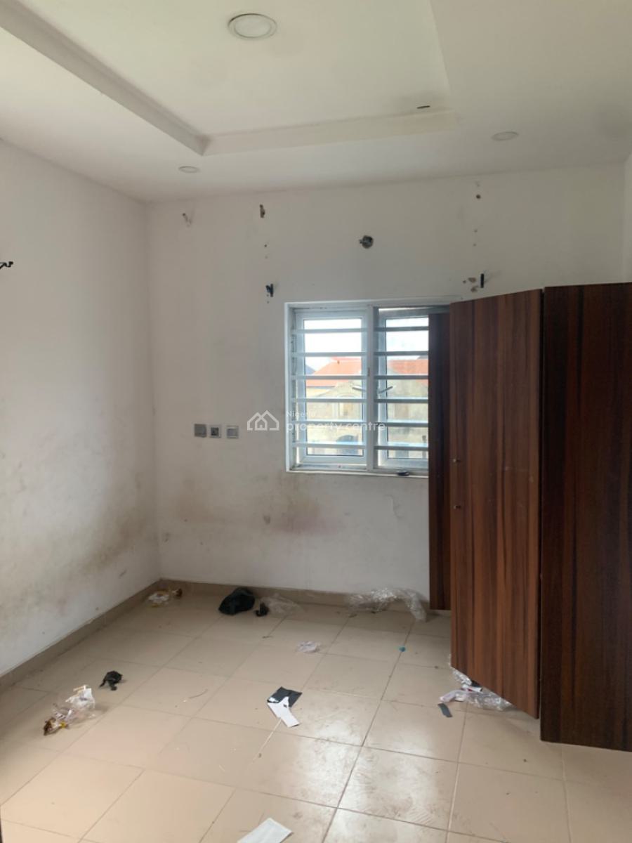 Luxury 2bedroom Flat Upstairs, Mobil Road Ilaje, Ajah, Lagos, Flat / Apartment for Rent