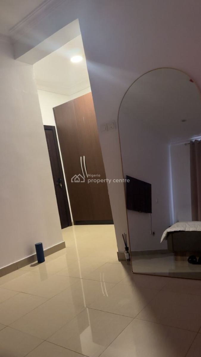 Spacious Furnished Room in 3 Bedroom to Shared Kitchen, Work Class Lady, Off Freedom Way, Lekki Phase 1, Lekki, Lagos, Self Contain (single Rooms) for Rent