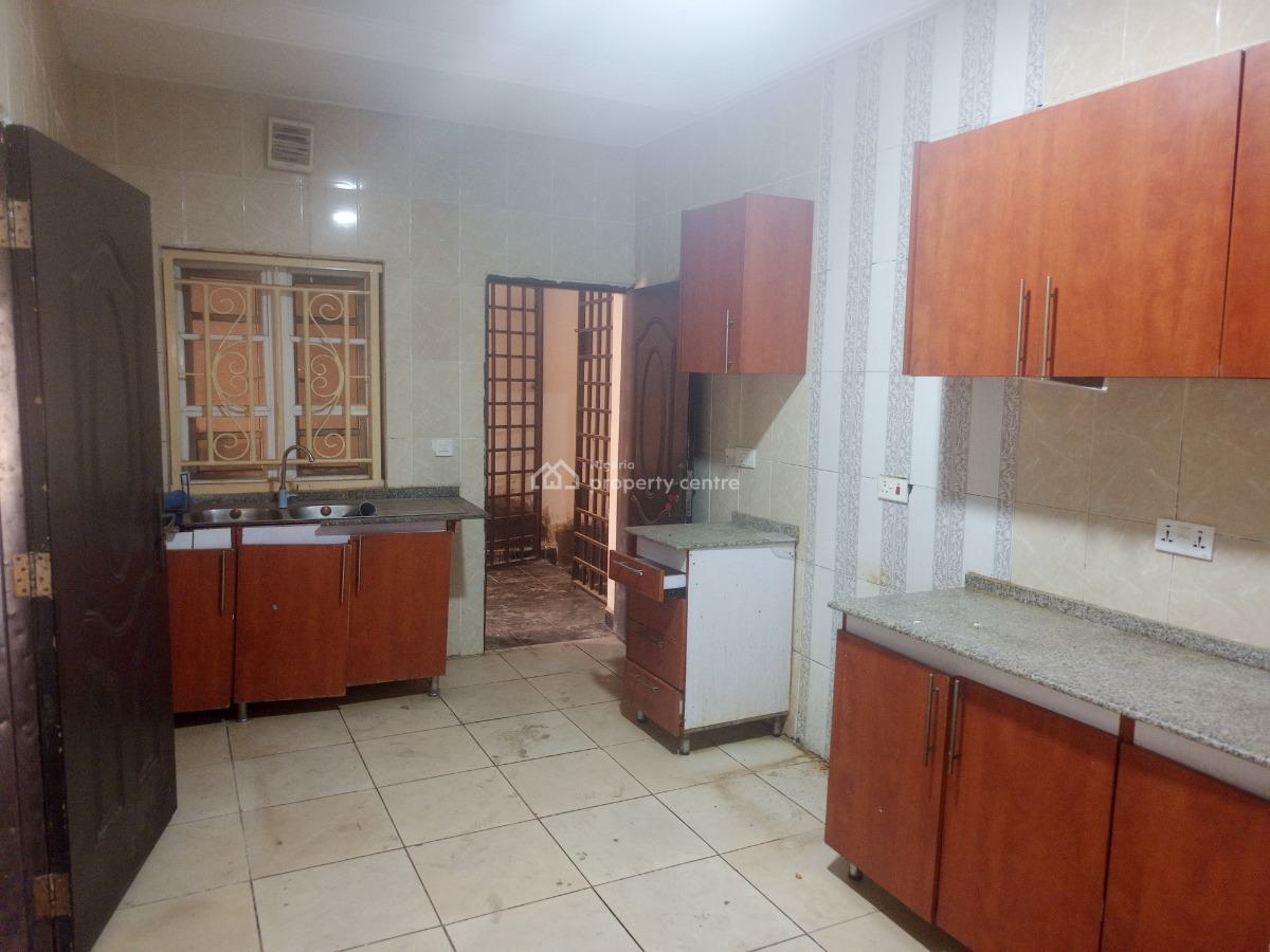 Renovated & Specious 3 Bedroom Block of Flat with Bq, Wuye Main, Wuye, Abuja, Flat / Apartment for Rent