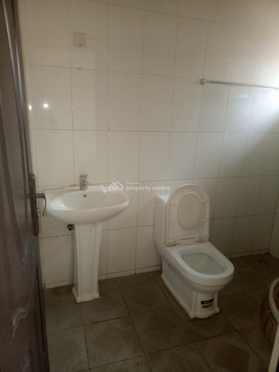 Renovated & Specious 3 Bedroom Block of Flat with Bq, Wuye Main, Wuye, Abuja, Flat / Apartment for Rent