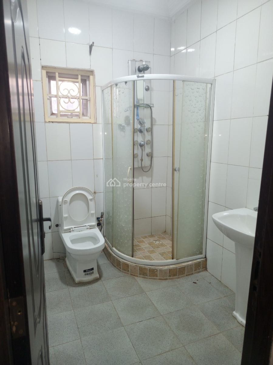Newly Renovated & Spacious 3 Bedroom Block of Flat with Bq, Wuye, Abuja, Flat / Apartment for Rent