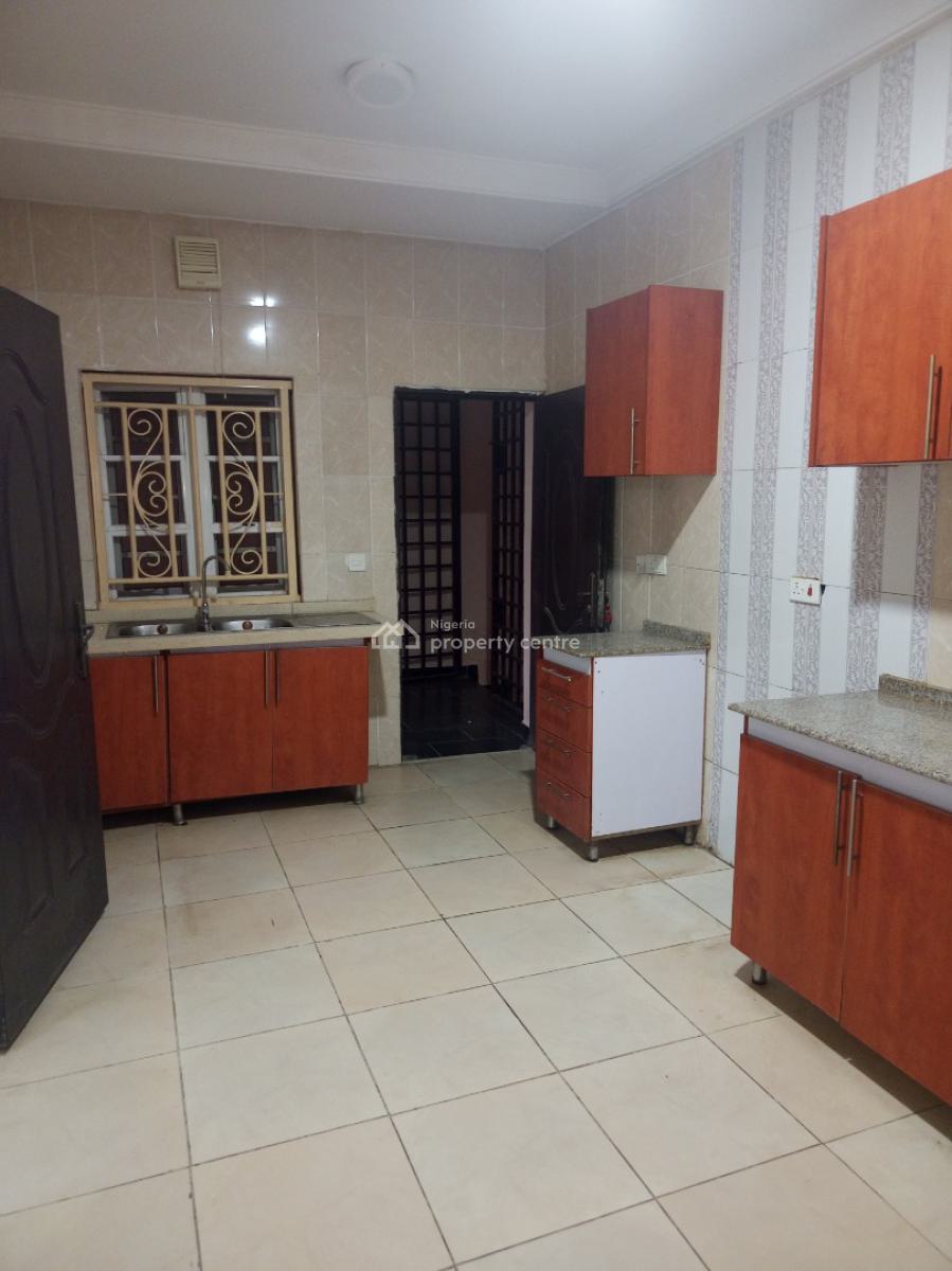 Newly Renovated & Spacious 3 Bedroom Block of Flat with Bq, Wuye, Abuja, Flat / Apartment for Rent