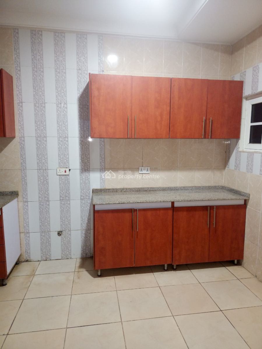 Newly Renovated & Spacious 3 Bedroom Block of Flat with Bq, Wuye, Abuja, Flat / Apartment for Rent