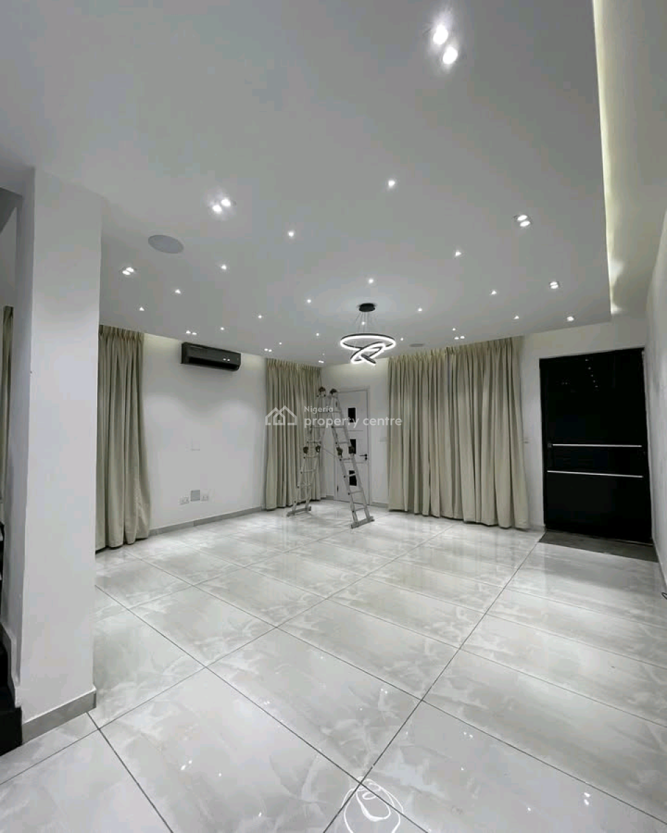 Spacious 4 Bedroom Terrace Duplex  Location: Onir, Oniru, Victoria Island (vi), Lagos, House for Sale
