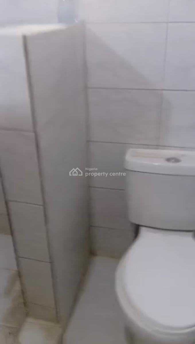 a Standard Well Renovated 3 Bedroom Flat, Utako, Abuja, Flat / Apartment for Rent