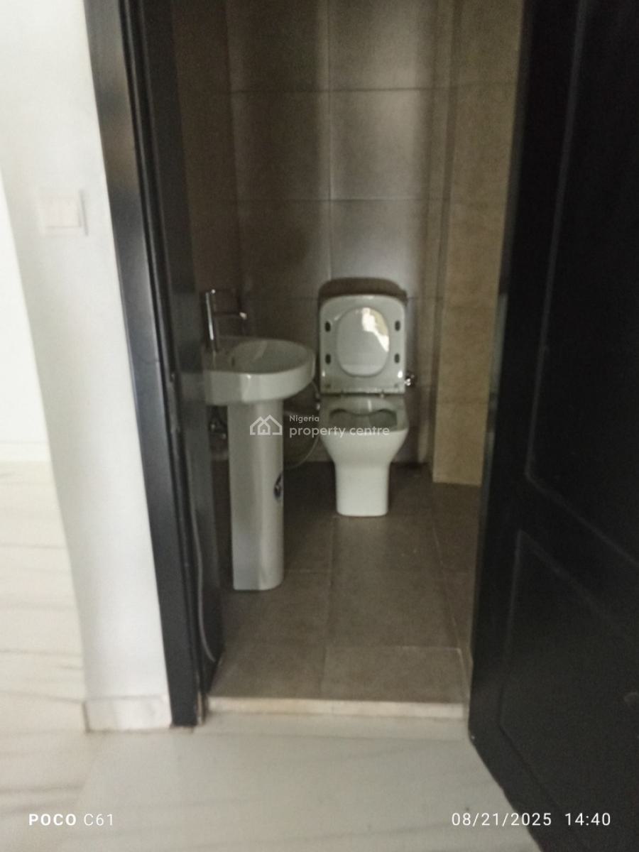 Spacious 3 Bedroom Apartment, Chevron Drive, Lekki Phase 2, Lekki, Lagos, Flat / Apartment for Rent