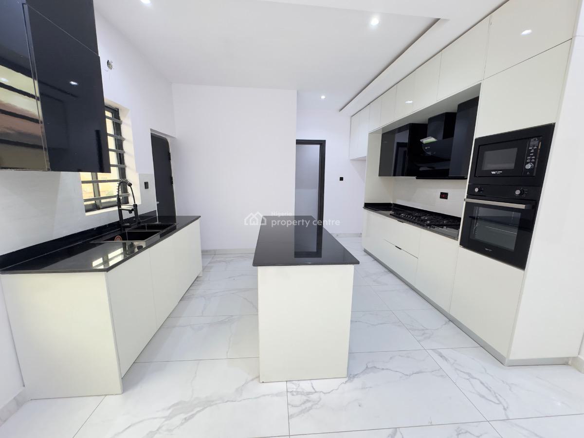 Beautiful 3bedroom Apartment with a Bq, Admiralty, Lekki Phase 1, Lekki, Lagos, Block of Flats for Sale