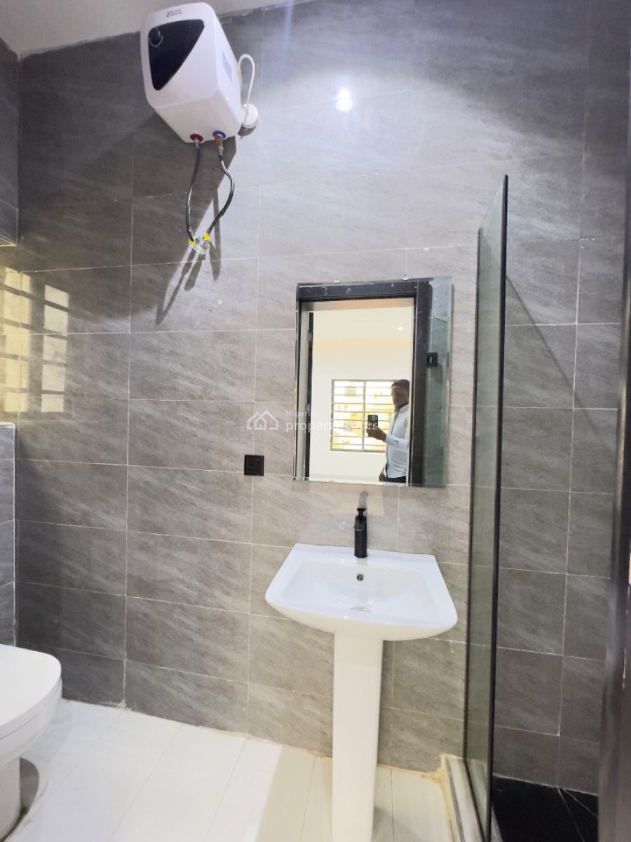 Beautiful 3bedroom Apartment with a Bq, Admiralty, Lekki Phase 1, Lekki, Lagos, Block of Flats for Sale