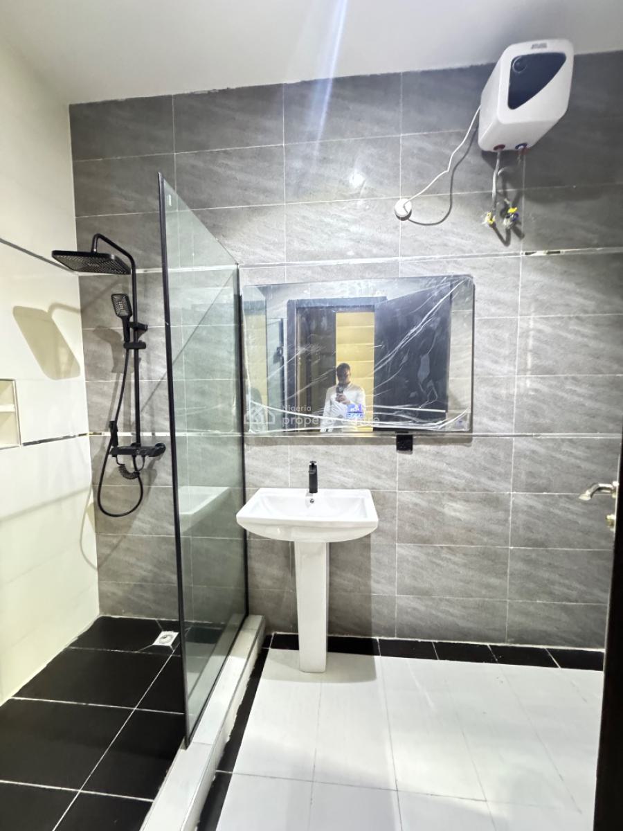 Beautiful 3bedroom Apartment with a Bq, Admiralty, Lekki Phase 1, Lekki, Lagos, Block of Flats for Sale