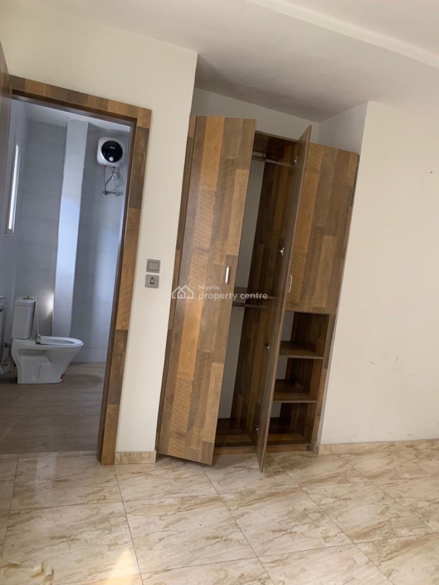 Massive Room on a Duplex Shared Apt with 24hrs Light Pool and Gym, Vbay Court, Orchid Road Lekki Lagos, Lekki, Lagos, Self Contain (single Rooms) for Rent