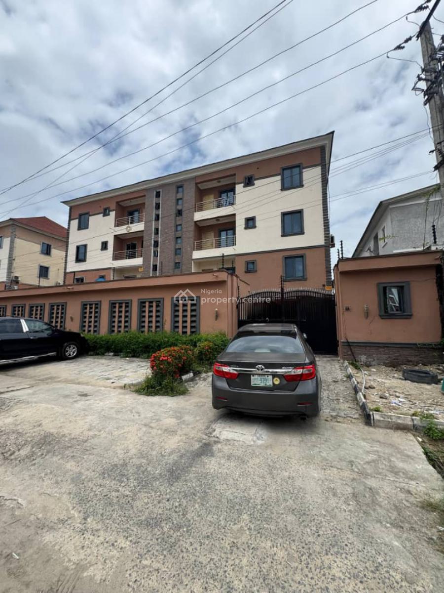 Decent 3bedroom Flat with Bq Upstairs, Off Admiralty Way, Lekki Phase 1, Lekki, Lagos, Flat / Apartment for Rent