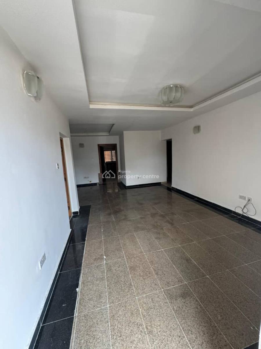 Decent 3bedroom Flat with Bq Upstairs, Off Admiralty Way, Lekki Phase 1, Lekki, Lagos, Flat / Apartment for Rent