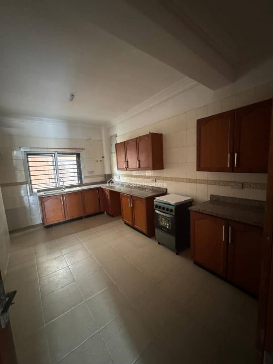 Decent 3bedroom Flat with Bq Upstairs, Off Admiralty Way, Lekki Phase 1, Lekki, Lagos, Flat / Apartment for Rent