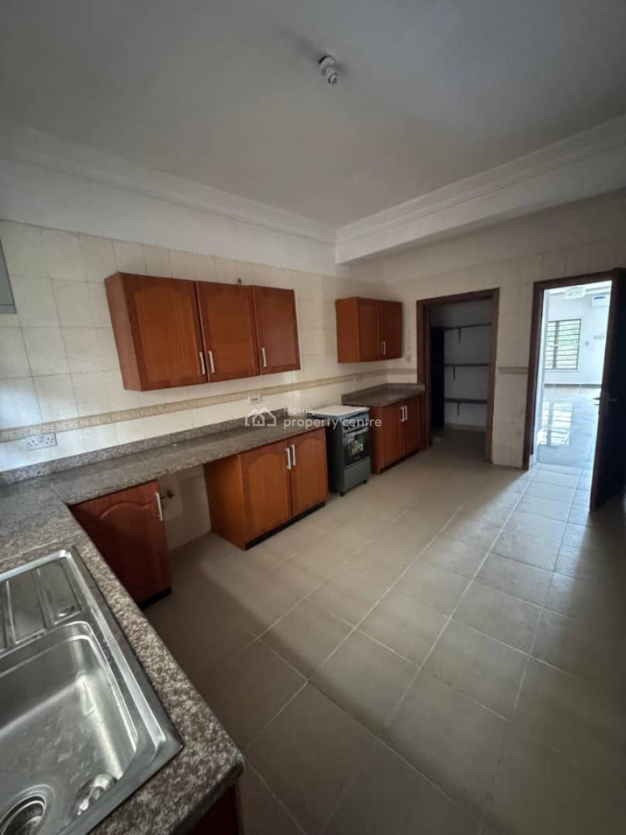 Decent 3bedroom Flat with Bq Upstairs, Off Admiralty Way, Lekki Phase 1, Lekki, Lagos, Flat / Apartment for Rent