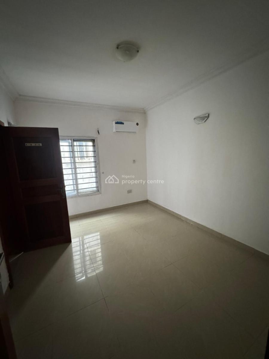 Decent 3bedroom Flat with Bq Upstairs, Off Admiralty Way, Lekki Phase 1, Lekki, Lagos, Flat / Apartment for Rent