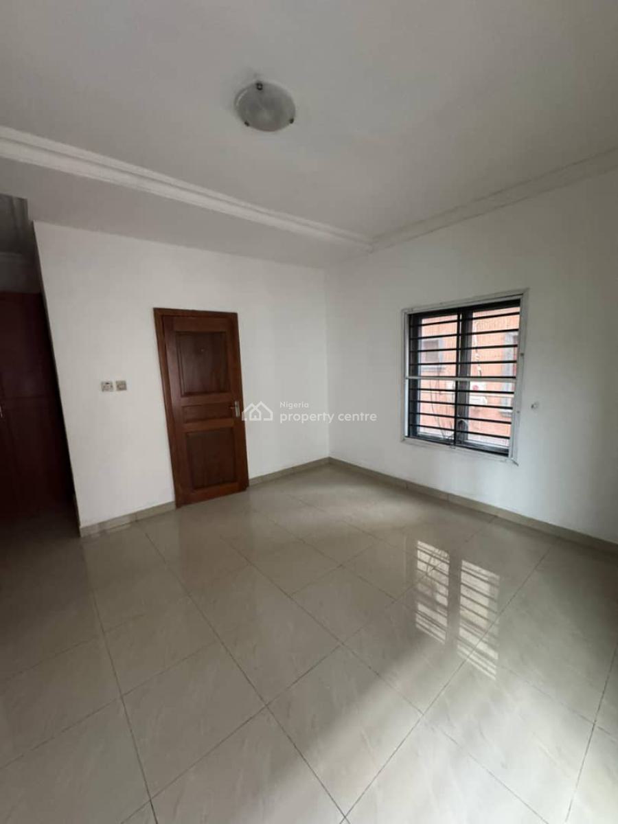 Decent 3bedroom Flat with Bq Upstairs, Off Admiralty Way, Lekki Phase 1, Lekki, Lagos, Flat / Apartment for Rent