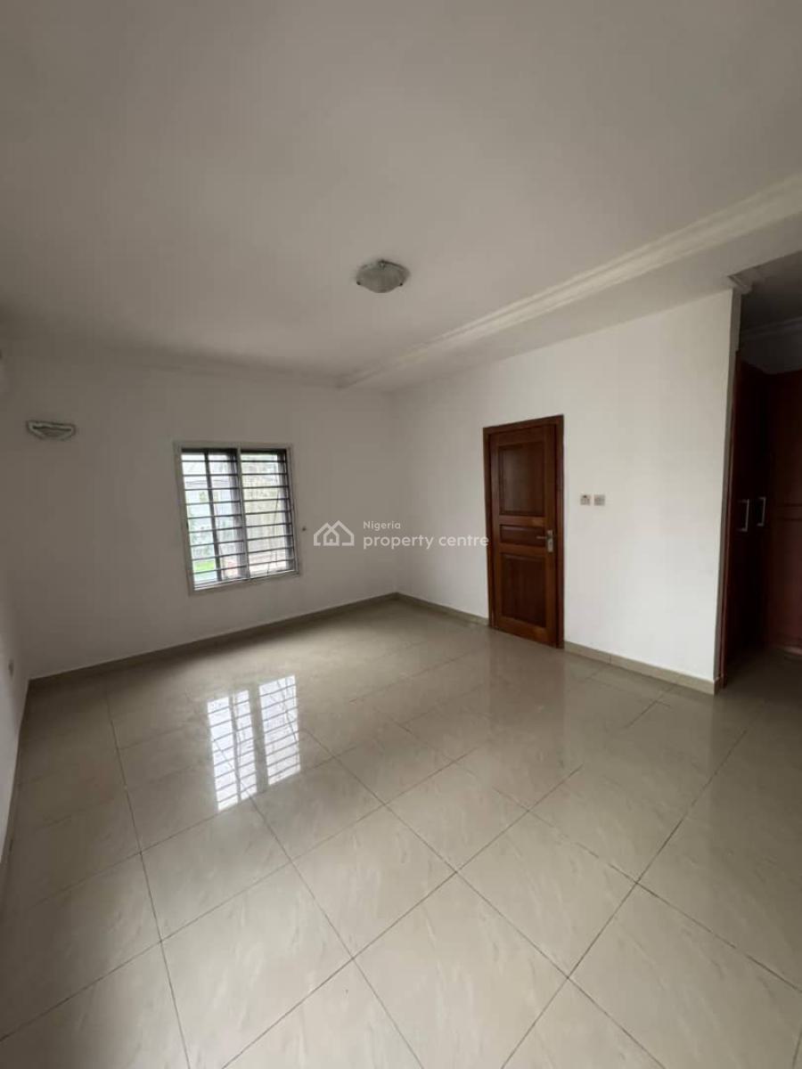 Decent 3bedroom Flat with Bq Upstairs, Off Admiralty Way, Lekki Phase 1, Lekki, Lagos, Flat / Apartment for Rent