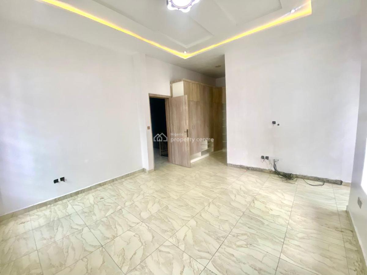 Luxurious Master Bedroom with Kitchen, Grace Court Orchid Road Lekki Lagos State, Lekki, Lagos, Flat / Apartment for Rent