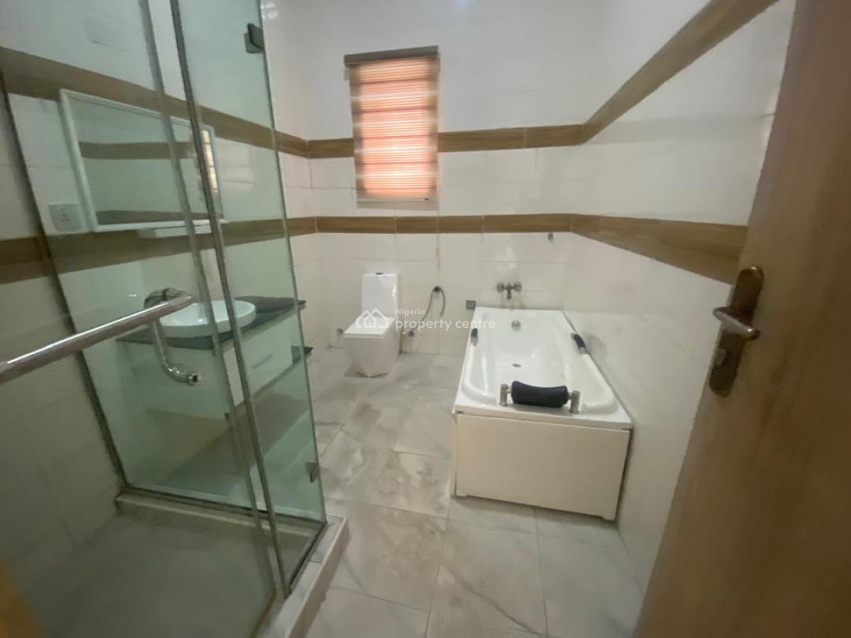 Luxurious Master Bedroom with Kitchen, Grace Court Orchid Road Lekki Lagos State, Lekki, Lagos, Flat / Apartment for Rent