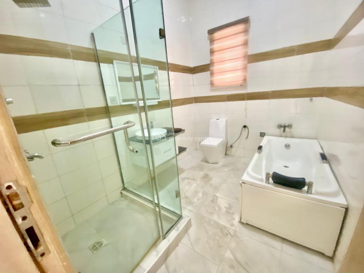 Luxurious Master Bedroom with Kitchen, Grace Court Orchid Road Lekki Lagos State, Lekki, Lagos, Flat / Apartment for Rent