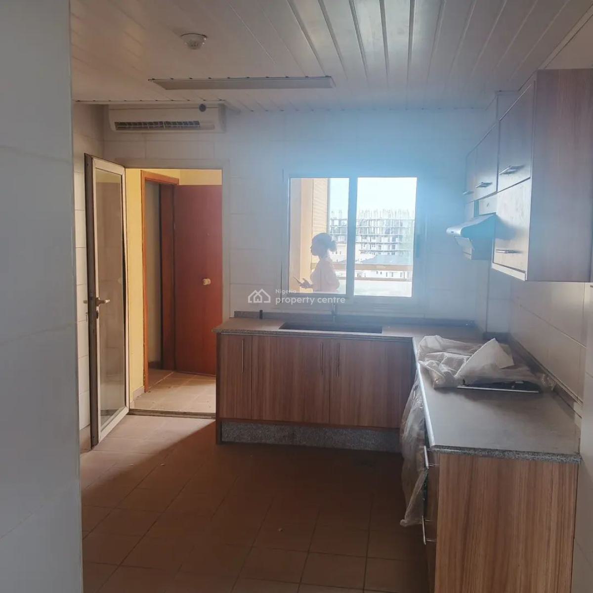 3 Bedrooms 7th Floor Tastefully Finished Water Front & Bq, Ikoyi Banana Island, Banana Island, Ikoyi, Lagos, Block of Flats for Sale