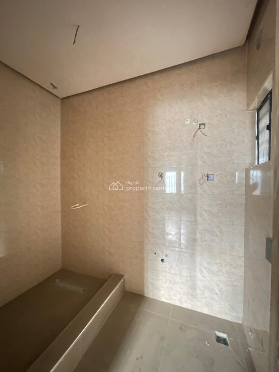 Contemporary 3 Bedroom Penthouse + Store with Range of Features, Contemporary 3 Bedroom Penthouse + Store with Range of Features, Yaba, Lagos, Block of Flats for Sale
