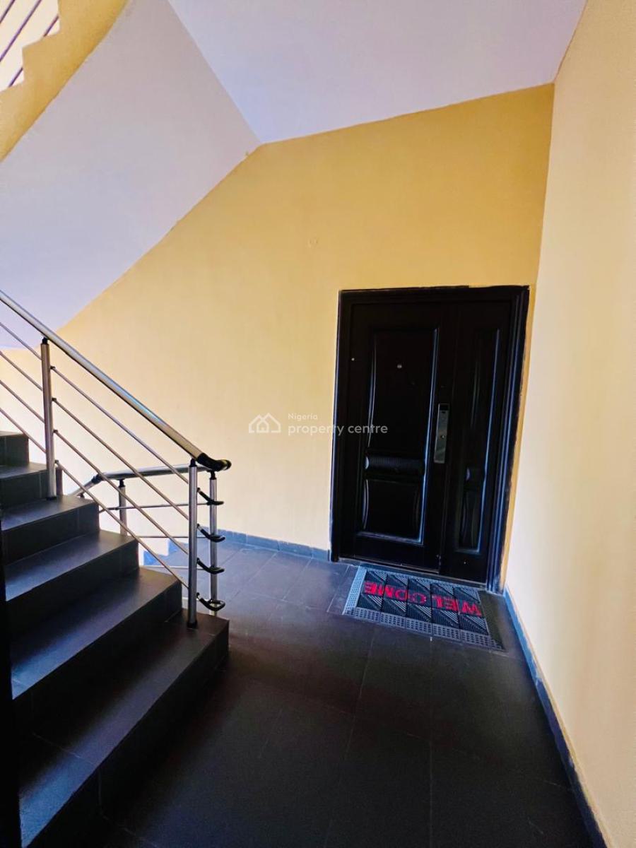3 Bedroom Apartment Upstairs Unit Available, Right Hand Side, Lekki Phase 1, Lekki, Lagos, Flat / Apartment for Rent