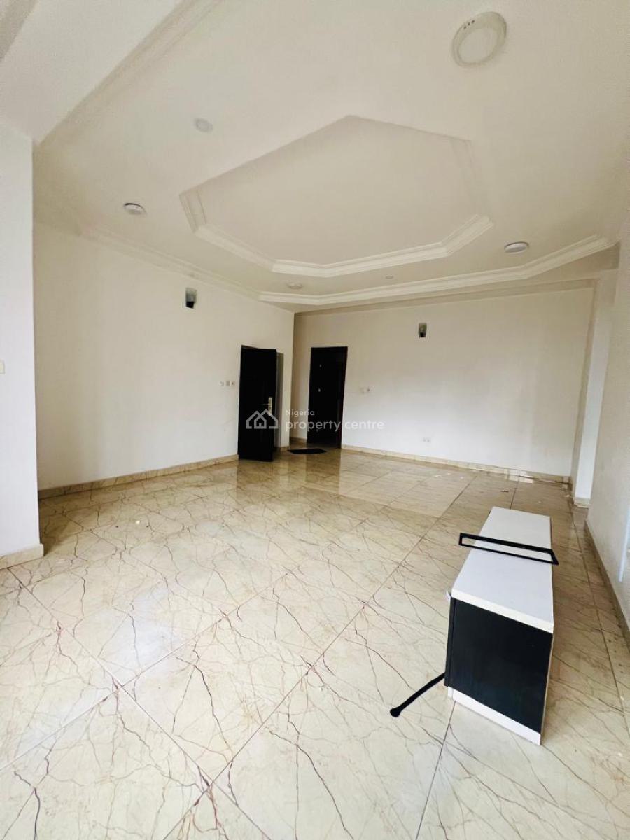 3 Bedroom Apartment Upstairs Unit Available, Right Hand Side, Lekki Phase 1, Lekki, Lagos, Flat / Apartment for Rent