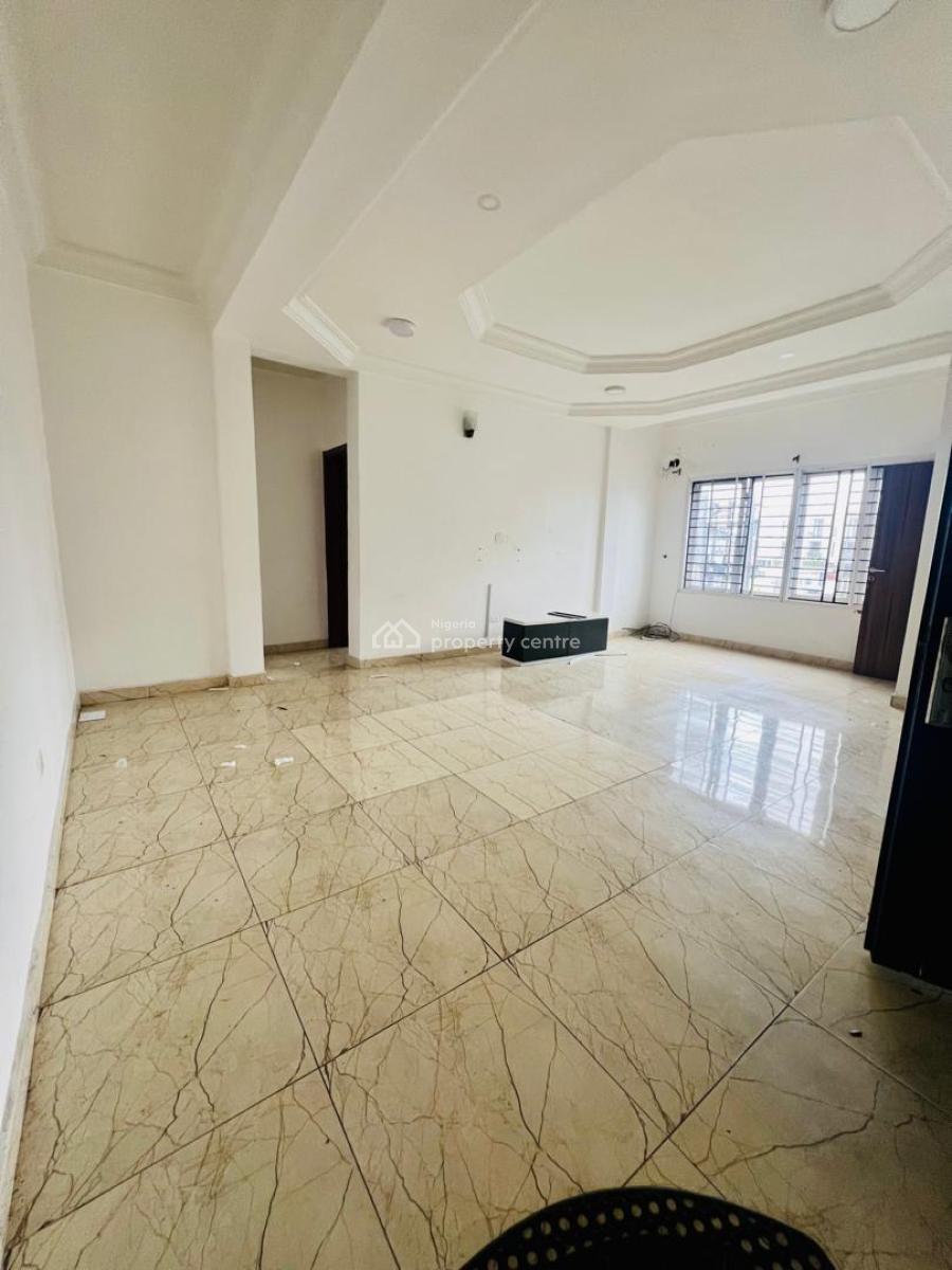 3 Bedroom Apartment Upstairs Unit Available, Right Hand Side, Lekki Phase 1, Lekki, Lagos, Flat / Apartment for Rent