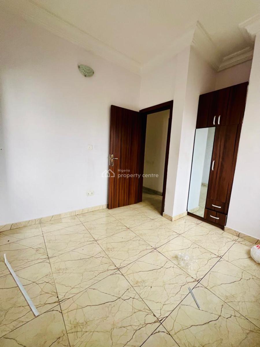 3 Bedroom Apartment Upstairs Unit Available, Right Hand Side, Lekki Phase 1, Lekki, Lagos, Flat / Apartment for Rent