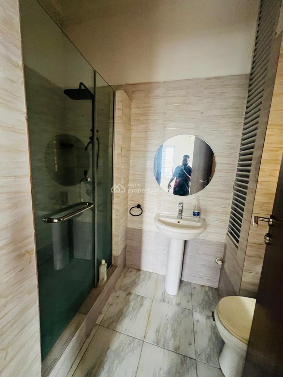 3 Bedroom Apartment Upstairs Unit Available, Right Hand Side, Lekki Phase 1, Lekki, Lagos, Flat / Apartment for Rent