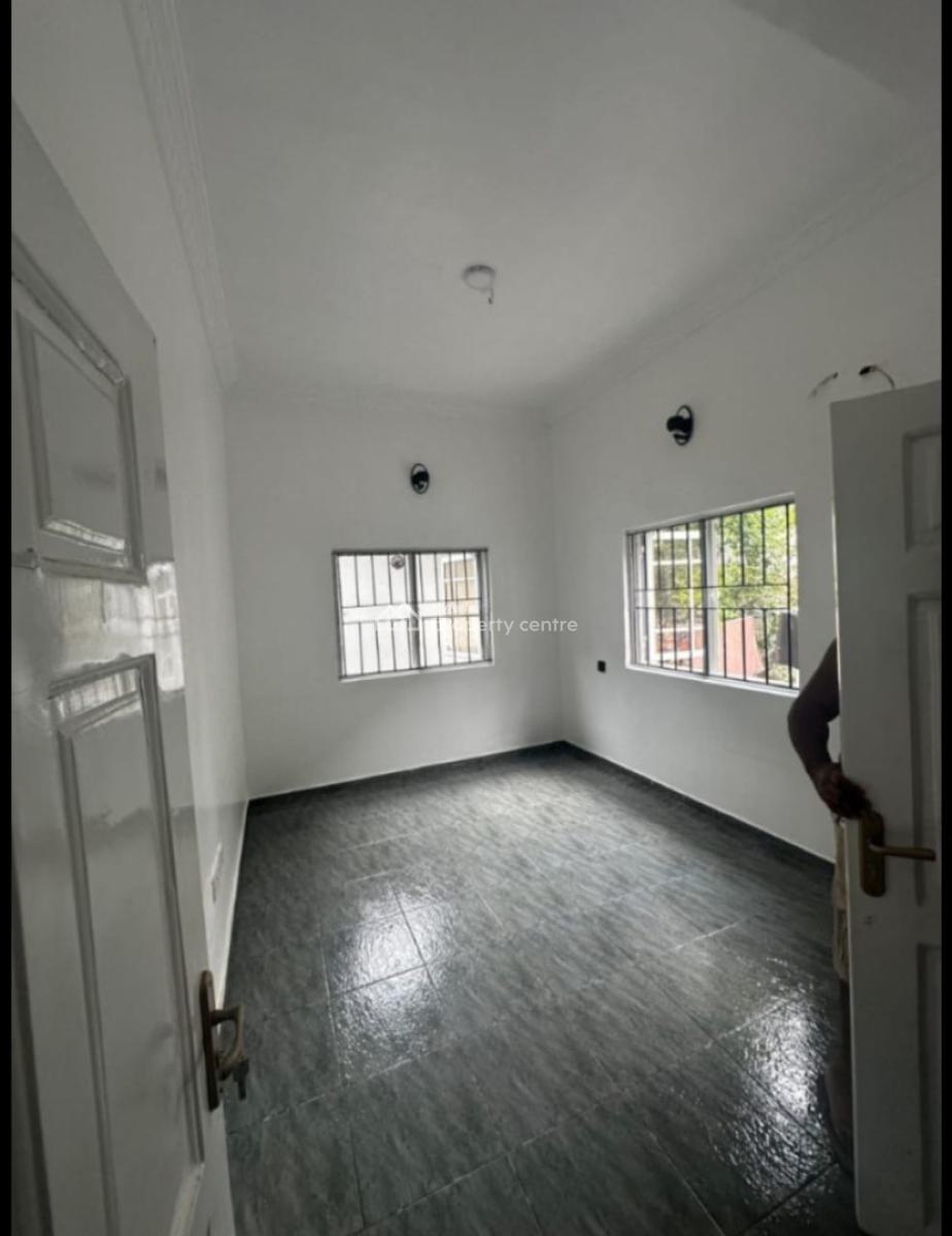 Spacious 2 Bedroom Flats, Lekki Phase 1, Lekki, Lagos, Flat / Apartment for Rent