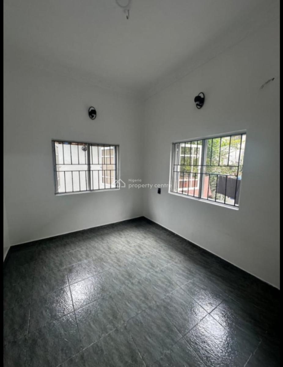 Spacious 2 Bedroom Flats, Lekki Phase 1, Lekki, Lagos, Flat / Apartment for Rent