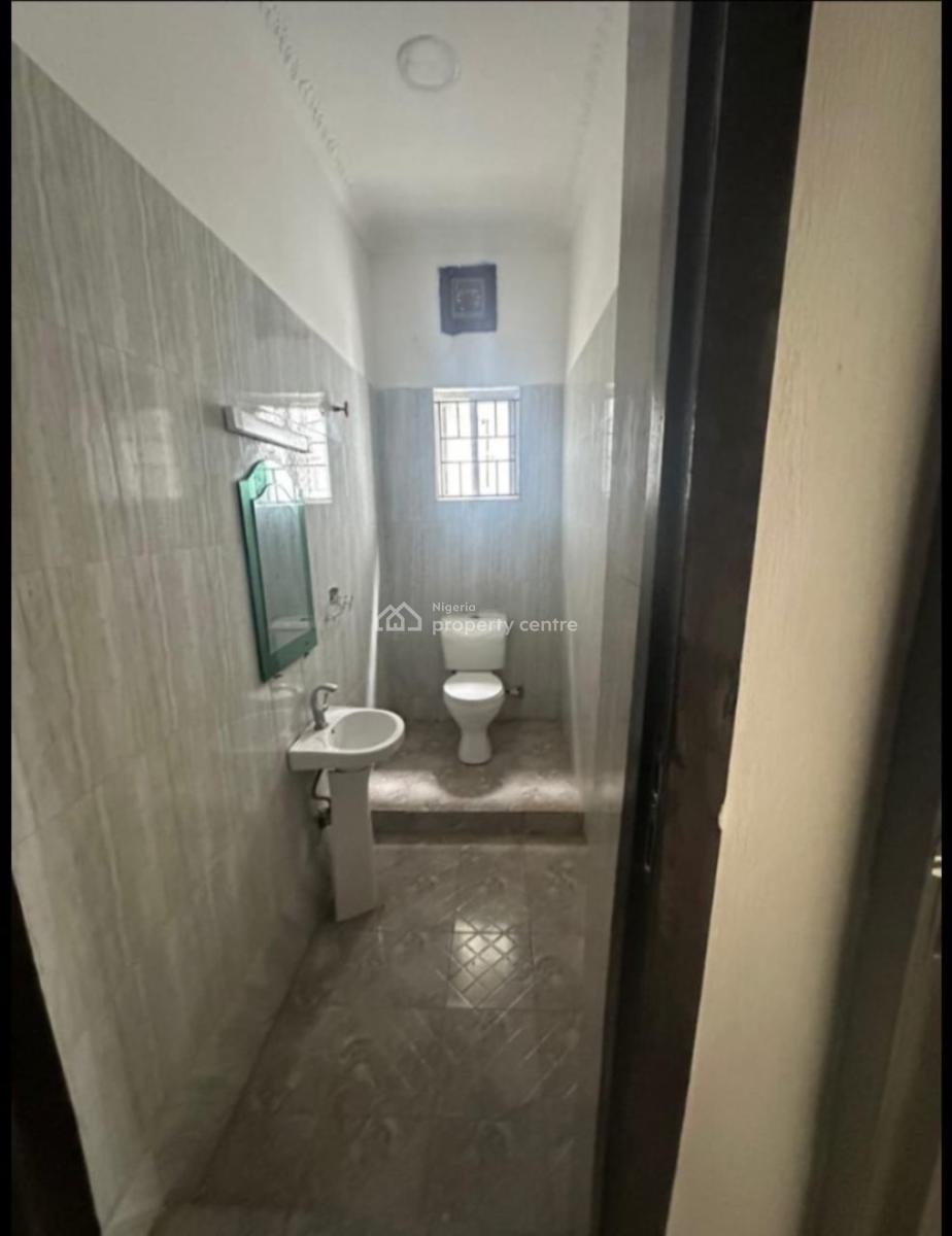 Spacious 2 Bedroom Flats, Lekki Phase 1, Lekki, Lagos, Flat / Apartment for Rent