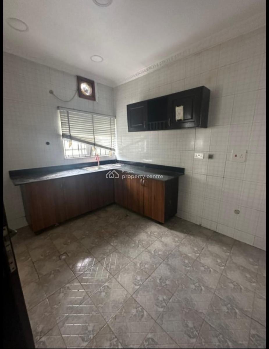Spacious 2 Bedroom Flats, Lekki Phase 1, Lekki, Lagos, Flat / Apartment for Rent