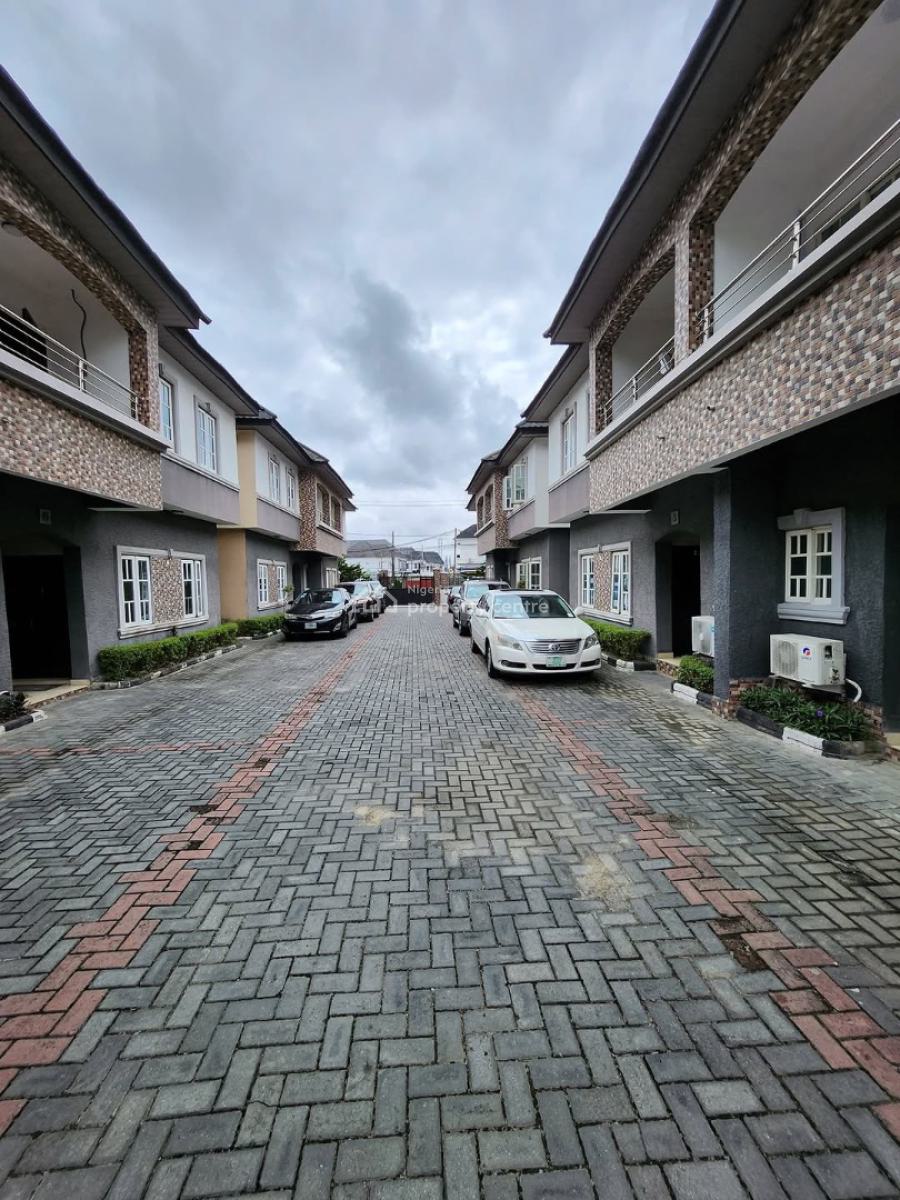 𝐒𝐏𝐀𝐂𝐈𝐎𝐔𝐒 3 𝐁𝐄𝐃𝐑𝐎𝐎𝐌 𝐓𝐄𝐑𝐑𝐀𝐂𝐄 𝐃𝐔𝐏𝐋𝐄𝐗, Osapa, Lekki, Lagos, Terraced Duplex for Rent