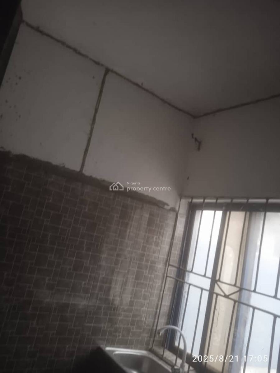 Standard P.o.p Sitting Room 2bedroomflat, Jumofaq Bus Off Lagos Road Ikorodu, Ikorodu, Lagos, Flat / Apartment for Rent