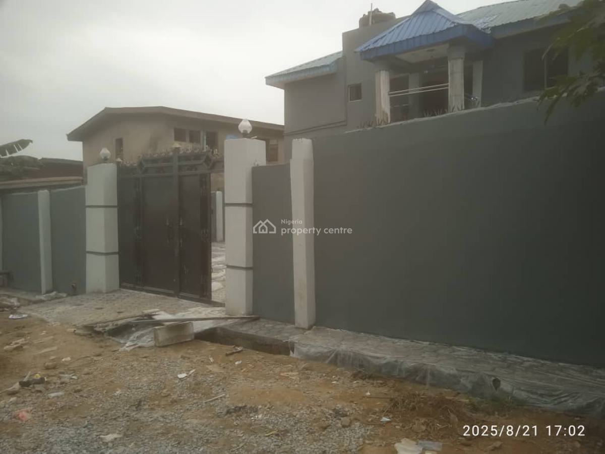 Standard P.o.p Sitting Room 2bedroomflat, Jumofaq Bus Off Lagos Road Ikorodu, Ikorodu, Lagos, Flat / Apartment for Rent