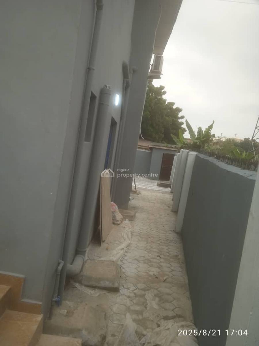 Standard P.o.p Sitting Room 2bedroomflat, Jumofaq Bus Off Lagos Road Ikorodu, Ikorodu, Lagos, Flat / Apartment for Rent