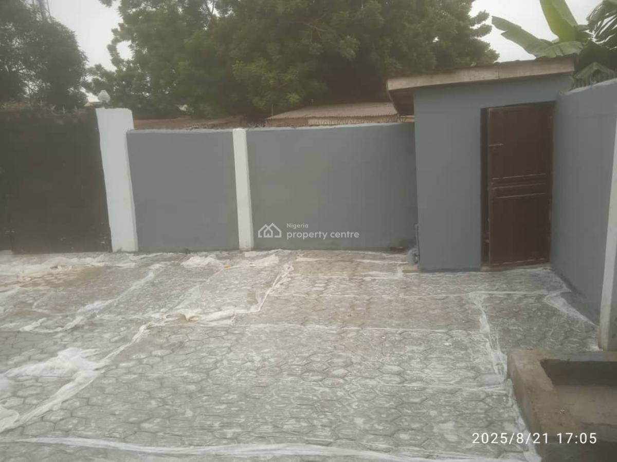 Standard P.o.p Sitting Room 2bedroomflat, Jumofaq Bus Off Lagos Road Ikorodu, Ikorodu, Lagos, Flat / Apartment for Rent