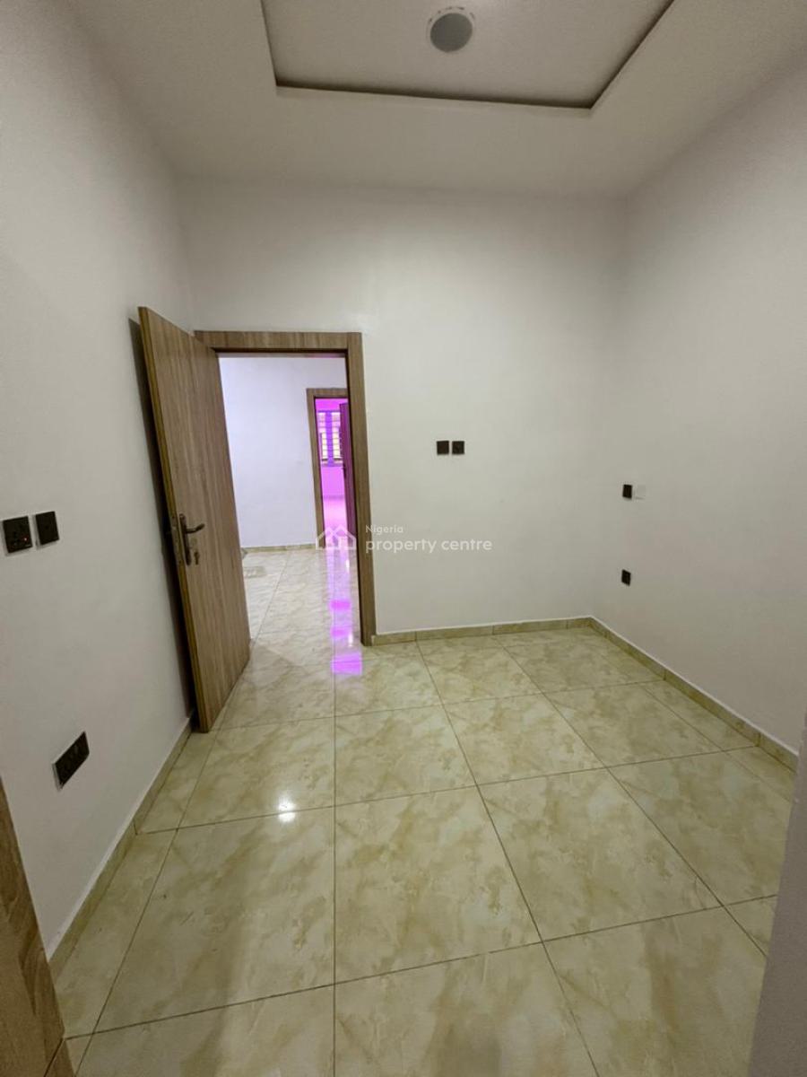 a Small Room in a Shared Apartment Upstairs, Royal Pine Estate, Orchid Road, Eleganza Bustop, Lekki, Lagos, Flat / Apartment for Rent