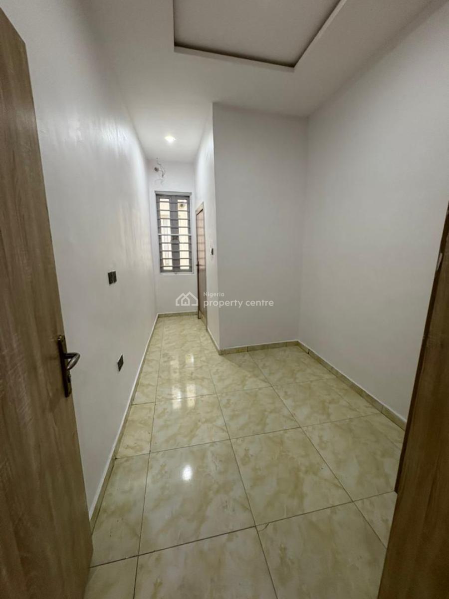 a Small Room in a Shared Apartment Upstairs, Royal Pine Estate, Orchid Road, Eleganza Bustop, Lekki, Lagos, Flat / Apartment for Rent