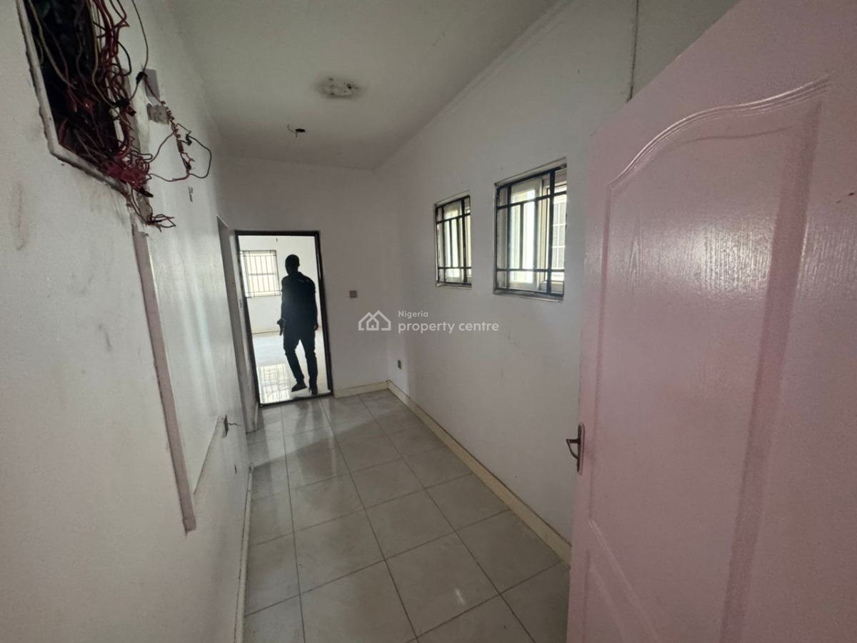 Sharp 2bed Flat in Lekki Phase 1, Off Admiralty Way, Lekki Phase 1, Lekki, Lagos, Flat / Apartment for Rent