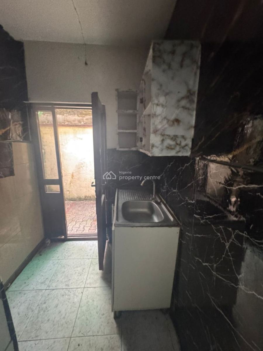 Sharp 2bed Flat in Lekki Phase 1, Off Admiralty Way, Lekki Phase 1, Lekki, Lagos, Flat / Apartment for Rent