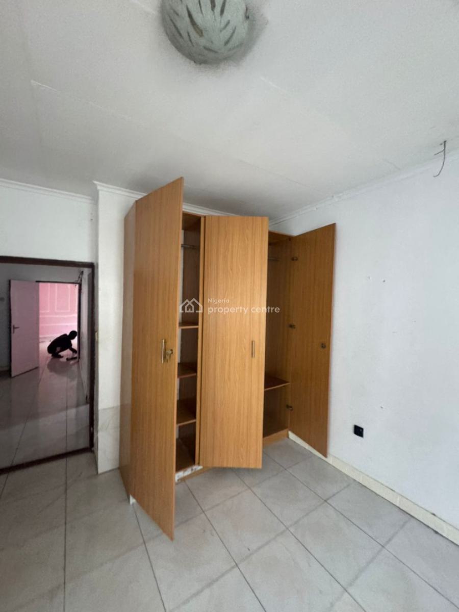 Lovely 2 Bedroom Flat Upstairs, By Ever Care Hospital, Lekki Phase 1, Lekki, Lagos, Flat / Apartment for Rent