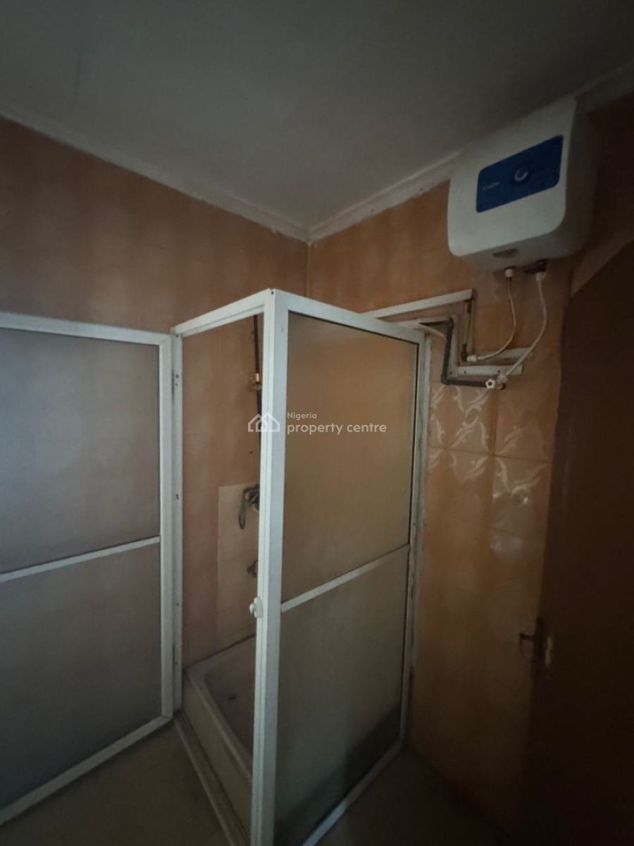 Lovely 2 Bedroom Flat Upstairs, By Ever Care Hospital, Lekki Phase 1, Lekki, Lagos, Flat / Apartment for Rent